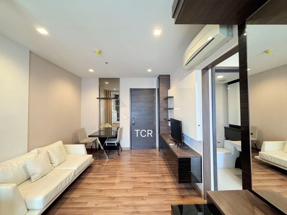 ให้เช่าคอนโดรัชดา ห้วยขวาง : Ivy Ampio Luxury Condominium Ready to move in ราคาดี ทำเลดีอยู่ใกล้ MRT สถานีศูนย์วัฒนธรรม, Esplanade รัชดา, Fortune Town, เซ็นทรัลพระราม 9, The Street รัชดา (No.085/07)
