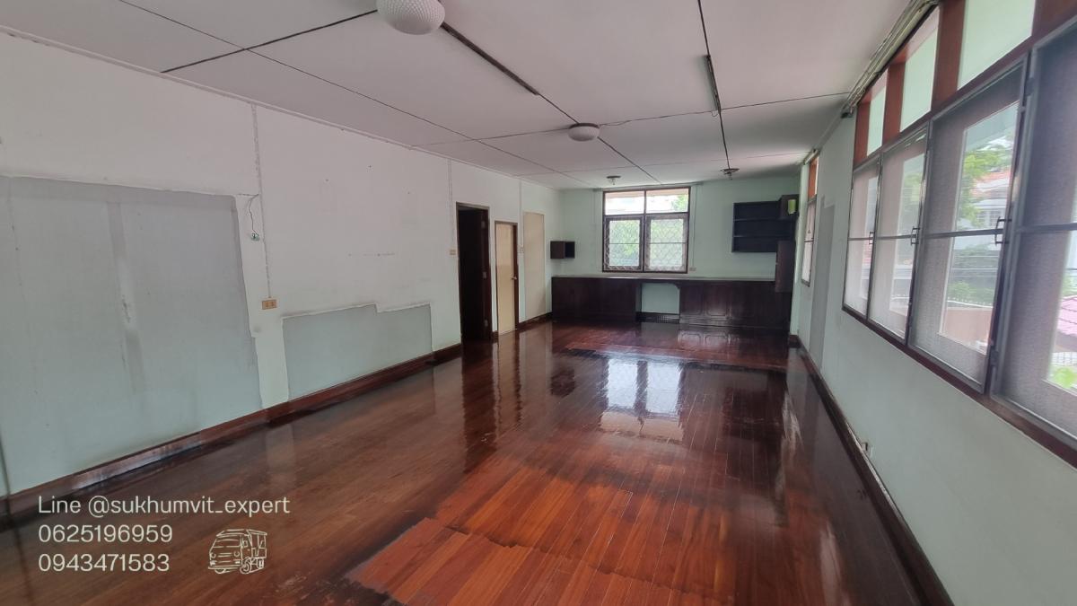 ให้เช่าบ้านสุขุมวิท อโศก ทองหล่อ : ให้เช่าบ้านเดี่ยวพร้อมพงษ์ ที่ดินใหญ่ 204 ตารางวา มีต้นไม้มีสวน เหมาะทำสปาออนเซ็น คลินิกความงาม มีบ้าน 3 หลัง เป็นบ้านเดี่ยว 2 ชั้น 1 หลังและบ้านเดี่ยว 1 ชั้น 2 หลัง