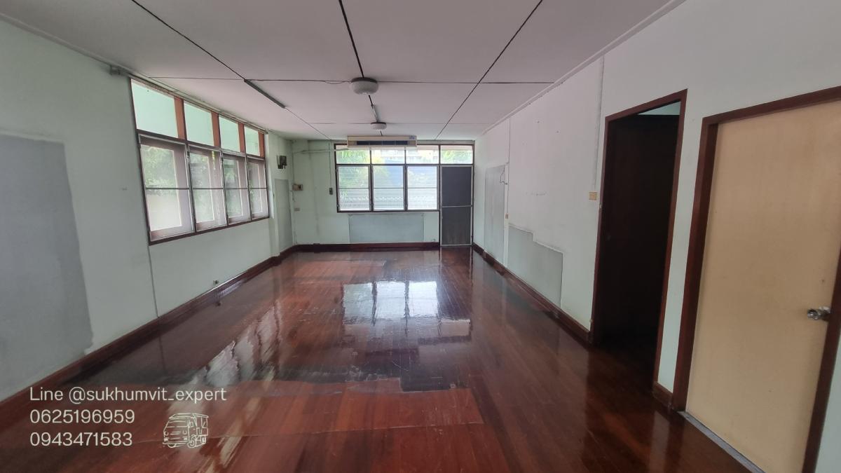 ให้เช่าบ้านสุขุมวิท อโศก ทองหล่อ : ให้เช่าบ้านเดี่ยวพร้อมพงษ์ ที่ดินใหญ่ 204 ตารางวา มีต้นไม้มีสวน เหมาะทำสปาออนเซ็น คลินิกความงาม มีบ้าน 3 หลัง เป็นบ้านเดี่ยว 2 ชั้น 1 หลังและบ้านเดี่ยว 1 ชั้น 2 หลัง