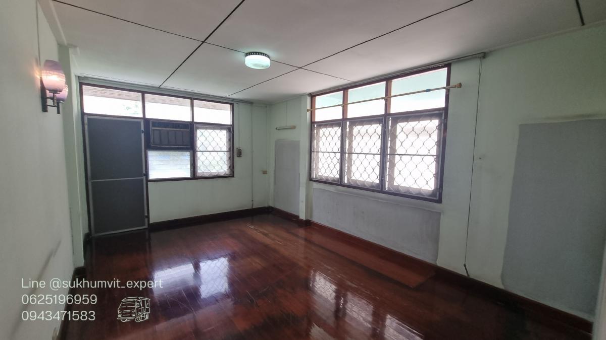 ให้เช่าบ้านสุขุมวิท อโศก ทองหล่อ : ให้เช่าบ้านเดี่ยวพร้อมพงษ์ ที่ดินใหญ่ 204 ตารางวา มีต้นไม้มีสวน เหมาะทำสปาออนเซ็น คลินิกความงาม มีบ้าน 3 หลัง เป็นบ้านเดี่ยว 2 ชั้น 1 หลังและบ้านเดี่ยว 1 ชั้น 2 หลัง