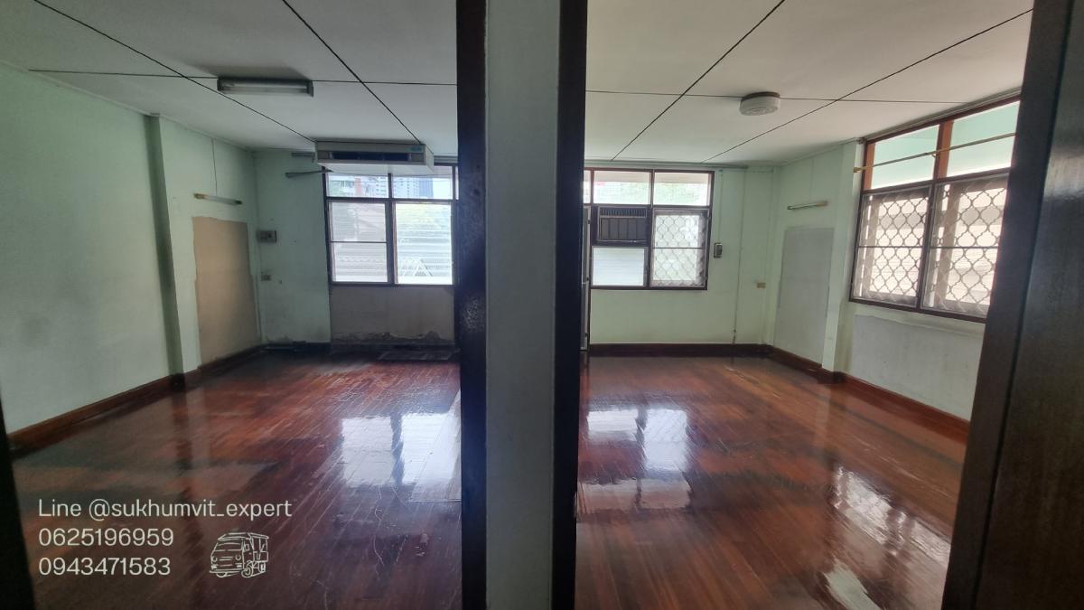 ให้เช่าบ้านสุขุมวิท อโศก ทองหล่อ : ให้เช่าบ้านเดี่ยวพร้อมพงษ์ ที่ดินใหญ่ 204 ตารางวา มีต้นไม้มีสวน เหมาะทำสปาออนเซ็น คลินิกความงาม มีบ้าน 3 หลัง เป็นบ้านเดี่ยว 2 ชั้น 1 หลังและบ้านเดี่ยว 1 ชั้น 2 หลัง