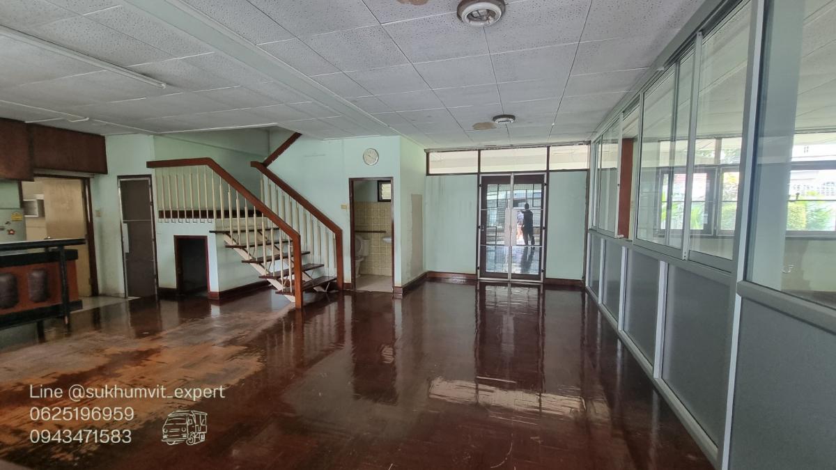 ให้เช่าบ้านสุขุมวิท อโศก ทองหล่อ : ให้เช่าบ้านเดี่ยวพร้อมพงษ์ ที่ดินใหญ่ 204 ตารางวา มีต้นไม้มีสวน เหมาะทำสปาออนเซ็น คลินิกความงาม มีบ้าน 3 หลัง เป็นบ้านเดี่ยว 2 ชั้น 1 หลังและบ้านเดี่ยว 1 ชั้น 2 หลัง