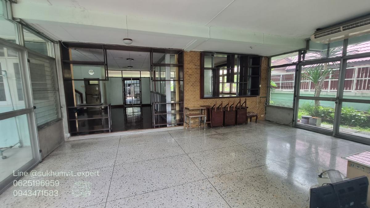 ให้เช่าบ้านสุขุมวิท อโศก ทองหล่อ : ให้เช่าบ้านเดี่ยวพร้อมพงษ์ ที่ดินใหญ่ 204 ตารางวา มีต้นไม้มีสวน เหมาะทำสปาออนเซ็น คลินิกความงาม มีบ้าน 3 หลัง เป็นบ้านเดี่ยว 2 ชั้น 1 หลังและบ้านเดี่ยว 1 ชั้น 2 หลัง