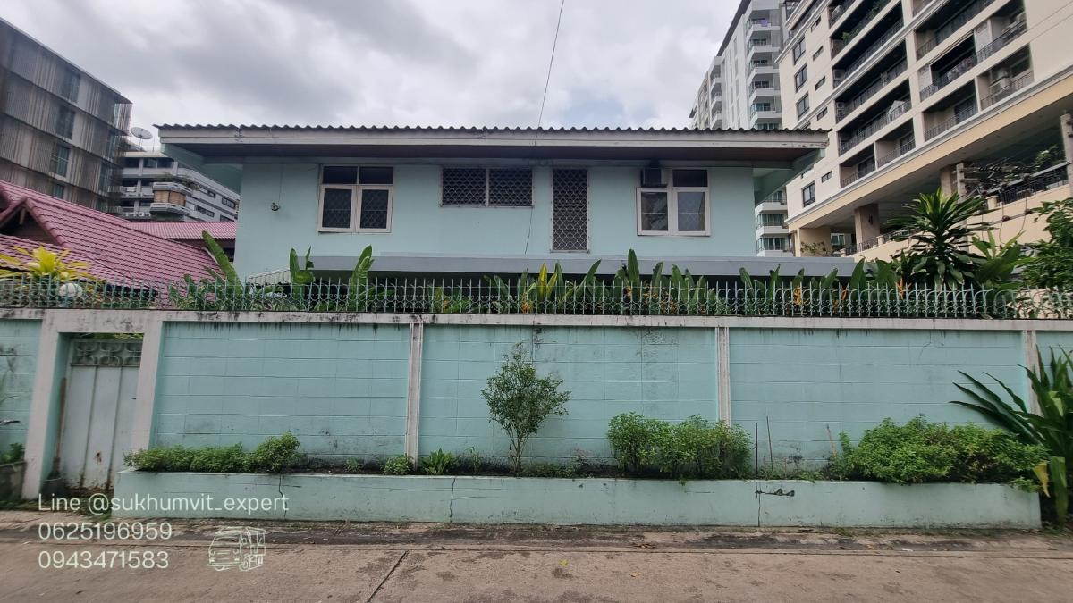 ให้เช่าบ้านสุขุมวิท อโศก ทองหล่อ : ให้เช่าบ้านเดี่ยวพร้อมพงษ์ ที่ดินใหญ่ 204 ตารางวา มีต้นไม้มีสวน เหมาะทำสปาออนเซ็น คลินิกความงาม มีบ้าน 3 หลัง เป็นบ้านเดี่ยว 2 ชั้น 1 หลังและบ้านเดี่ยว 1 ชั้น 2 หลัง