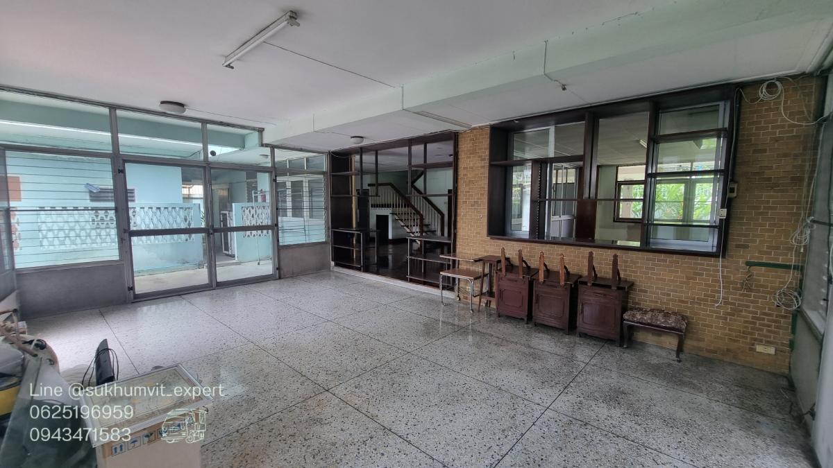 ให้เช่าบ้านสุขุมวิท อโศก ทองหล่อ : ให้เช่าบ้านเดี่ยวพร้อมพงษ์ ที่ดินใหญ่ 204 ตารางวา มีต้นไม้มีสวน เหมาะทำสปาออนเซ็น คลินิกความงาม มีบ้าน 3 หลัง เป็นบ้านเดี่ยว 2 ชั้น 1 หลังและบ้านเดี่ยว 1 ชั้น 2 หลัง