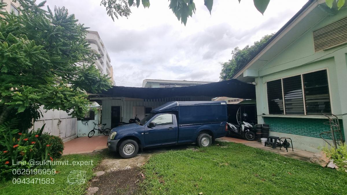 ให้เช่าบ้านสุขุมวิท อโศก ทองหล่อ : ให้เช่าบ้านเดี่ยวพร้อมพงษ์ ที่ดินใหญ่ 204 ตารางวา มีต้นไม้มีสวน เหมาะทำสปาออนเซ็น คลินิกความงาม มีบ้าน 3 หลัง เป็นบ้านเดี่ยว 2 ชั้น 1 หลังและบ้านเดี่ยว 1 ชั้น 2 หลัง