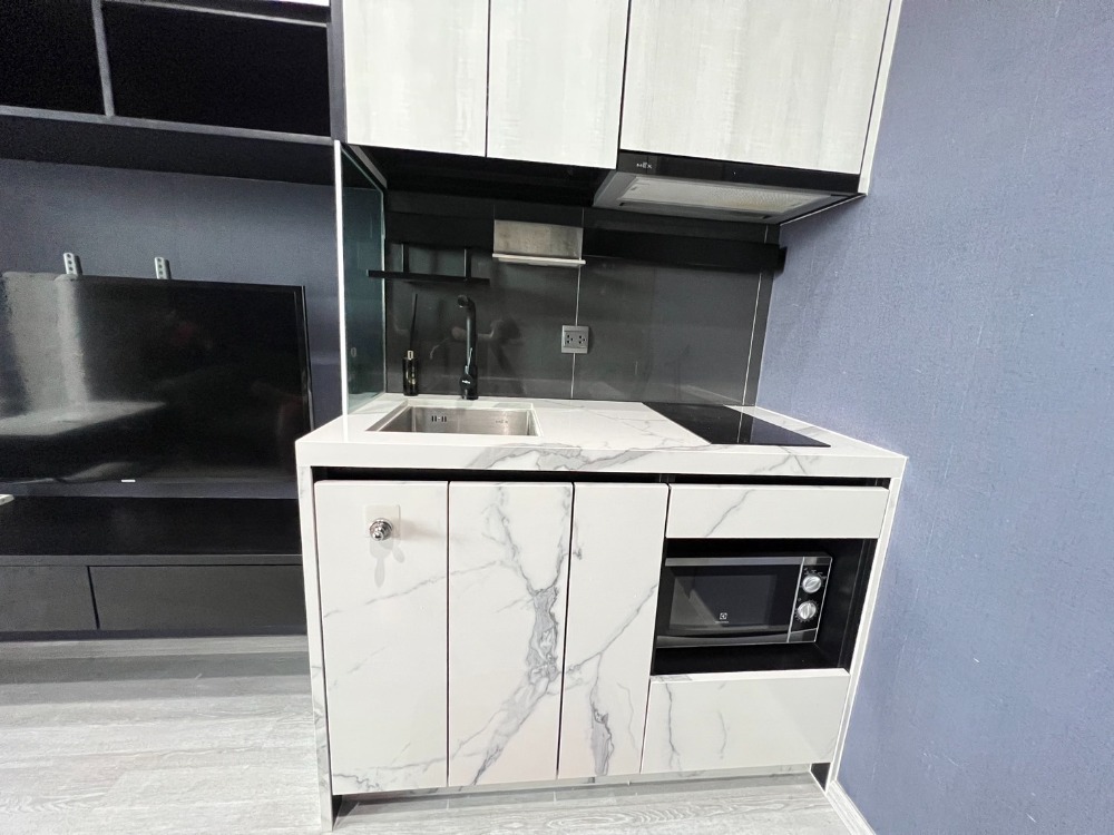 For RentCondoOnnut, Udomsuk : For rent 📍The Line Sukhumvit 101 📌Beautiful room, high ceiling, complete furniture and electrical appliances 🚆Near BTS Punnawithi 350 meters.