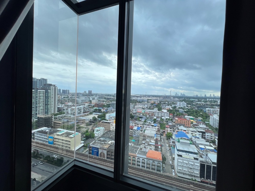 For RentCondoOnnut, Udomsuk : For rent 📍The Line Sukhumvit 101 📌Beautiful room, high ceiling, complete furniture and electrical appliances 🚆Near BTS Punnawithi 350 meters.