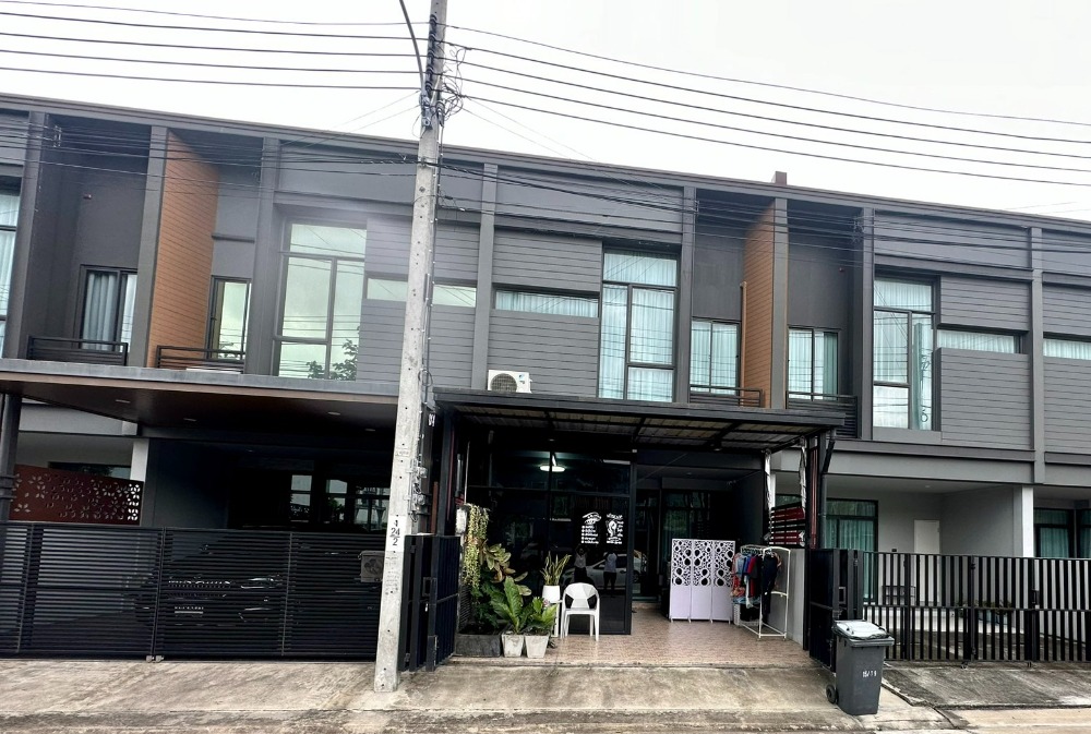 For SaleTownhomePattanakan, Srinakarin : Townhouse for sale, price lower than market price, free transfer, very beautiful, new location, Krungthep Kreetha, near Ramkhamhaeng, Rama 9