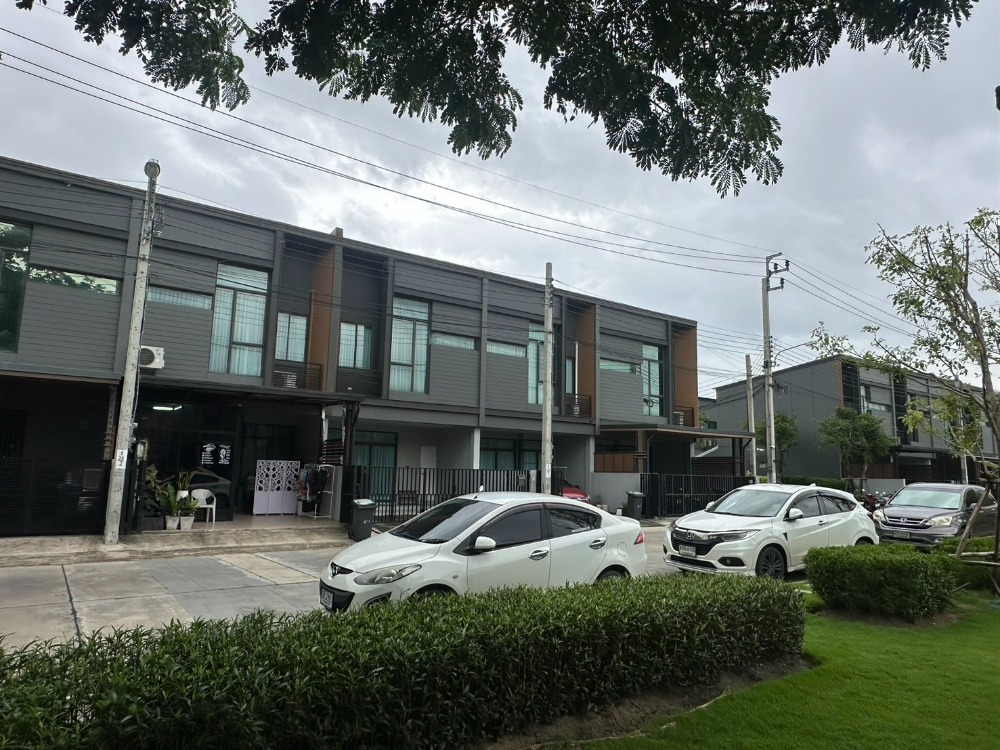 For SaleTownhomePattanakan, Srinakarin : Townhouse for sale, price lower than market price, free transfer, very beautiful, new location, Krungthep Kreetha, near Ramkhamhaeng, Rama 9