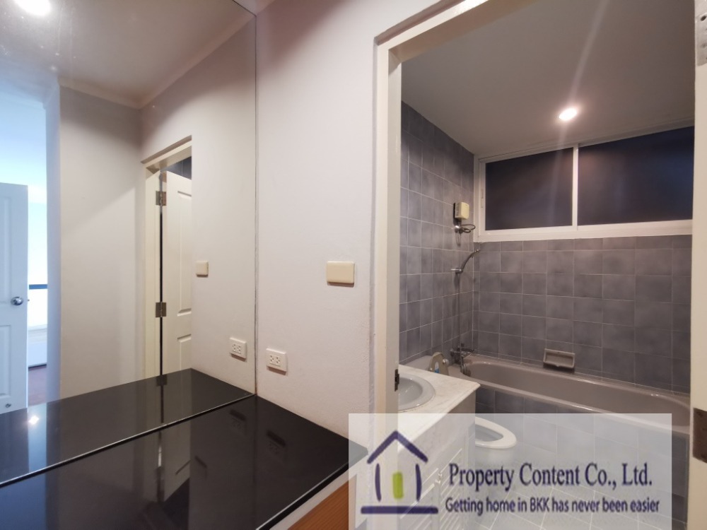 ให้เช่าทาวน์โฮมสะพานควาย จตุจักร : ให้เช่าทาวน์เฮ้าส์รักษาความปลอดภัย 24 ชั่วโมง ขนาด 3 ชั้น 4 ห้องนอน 5 ห้องน้ำ พื้นที่กว่า 350 ตารางเมตร เฟอร์นิเจอร์ครบ วิภาวดีรังสิต-รัชดาภิเษก