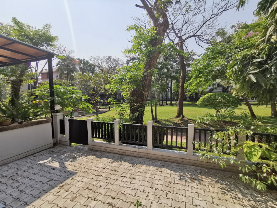 ให้เช่าทาวน์โฮมสะพานควาย จตุจักร : ให้เช่าทาวน์เฮ้าส์รักษาความปลอดภัย 24 ชั่วโมง ขนาด 3 ชั้น 4 ห้องนอน 5 ห้องน้ำ พื้นที่กว่า 350 ตารางเมตร เฟอร์นิเจอร์ครบ วิภาวดีรังสิต-รัชดาภิเษก