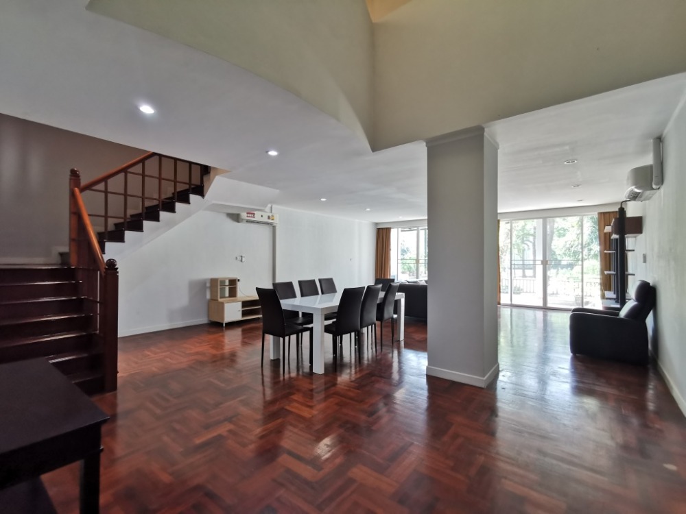 ให้เช่าทาวน์โฮมสะพานควาย จตุจักร : ให้เช่าทาวน์เฮ้าส์รักษาความปลอดภัย 24 ชั่วโมง ขนาด 3 ชั้น 4 ห้องนอน 5 ห้องน้ำ พื้นที่กว่า 350 ตารางเมตร เฟอร์นิเจอร์ครบ วิภาวดีรังสิต-รัชดาภิเษก