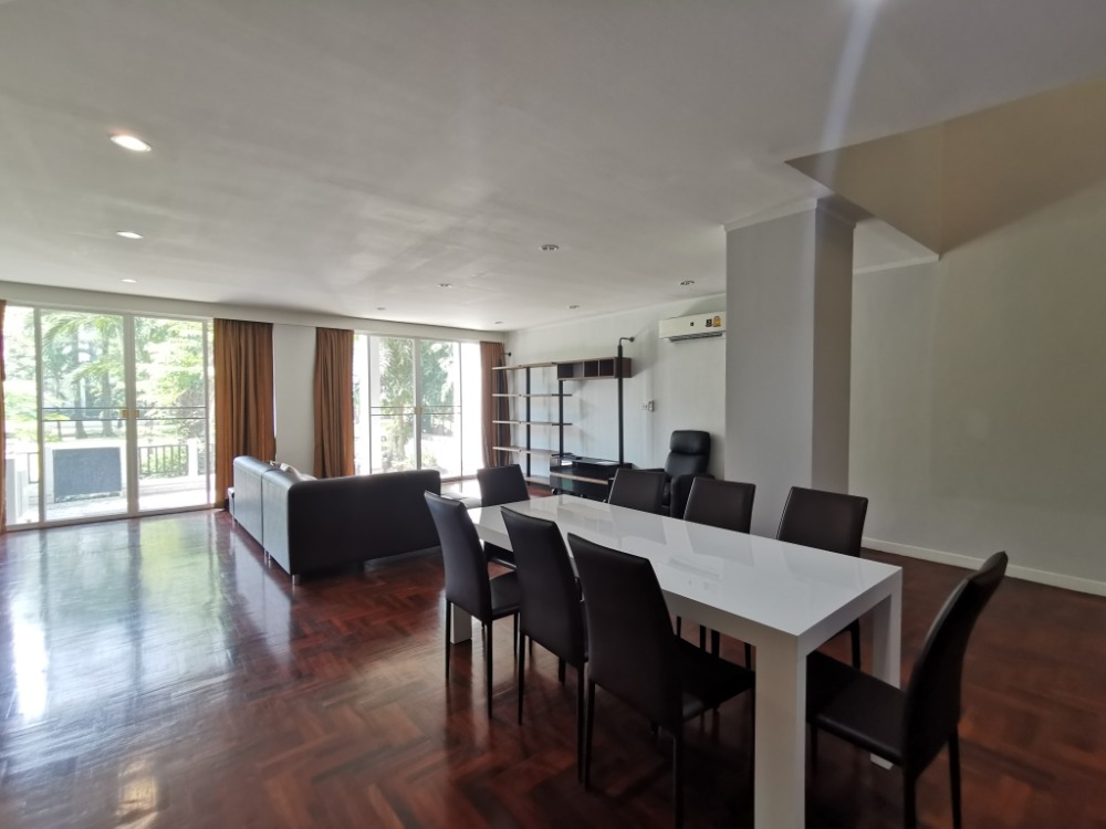 ให้เช่าทาวน์โฮมสะพานควาย จตุจักร : ให้เช่าทาวน์เฮ้าส์รักษาความปลอดภัย 24 ชั่วโมง ขนาด 3 ชั้น 4 ห้องนอน 5 ห้องน้ำ พื้นที่กว่า 350 ตารางเมตร เฟอร์นิเจอร์ครบ วิภาวดีรังสิต-รัชดาภิเษก