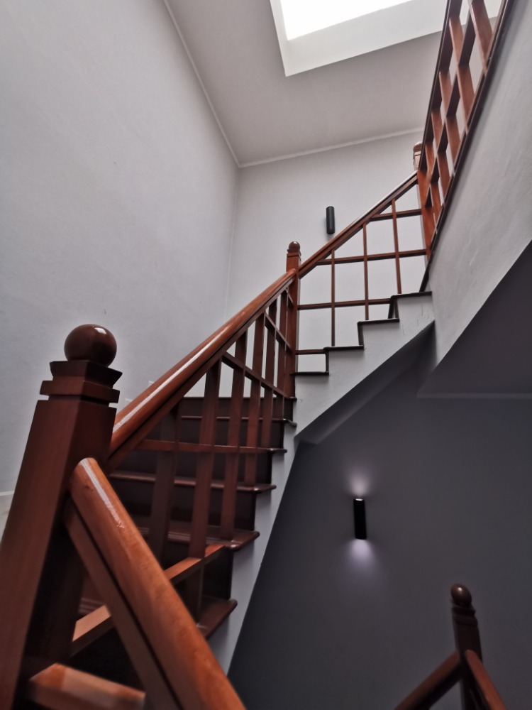 ให้เช่าทาวน์โฮมสะพานควาย จตุจักร : ให้เช่าทาวน์เฮ้าส์รักษาความปลอดภัย 24 ชั่วโมง ขนาด 3 ชั้น 4 ห้องนอน 5 ห้องน้ำ พื้นที่กว่า 350 ตารางเมตร เฟอร์นิเจอร์ครบ วิภาวดีรังสิต-รัชดาภิเษก