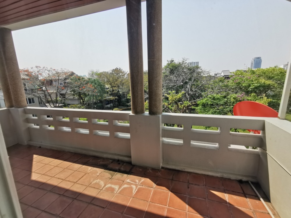 ให้เช่าทาวน์โฮมสะพานควาย จตุจักร : ให้เช่าทาวน์เฮ้าส์รักษาความปลอดภัย 24 ชั่วโมง ขนาด 3 ชั้น 4 ห้องนอน 5 ห้องน้ำ พื้นที่กว่า 350 ตารางเมตร เฟอร์นิเจอร์ครบ วิภาวดีรังสิต-รัชดาภิเษก