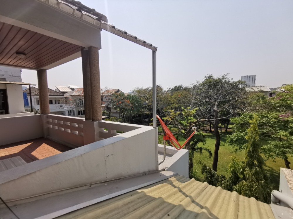 ให้เช่าทาวน์โฮมสะพานควาย จตุจักร : ให้เช่าทาวน์เฮ้าส์รักษาความปลอดภัย 24 ชั่วโมง ขนาด 3 ชั้น 4 ห้องนอน 5 ห้องน้ำ พื้นที่กว่า 350 ตารางเมตร เฟอร์นิเจอร์ครบ วิภาวดีรังสิต-รัชดาภิเษก