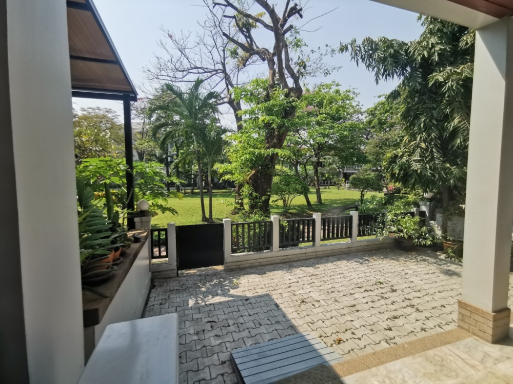 ให้เช่าทาวน์โฮมสะพานควาย จตุจักร : ให้เช่าทาวน์เฮ้าส์รักษาความปลอดภัย 24 ชั่วโมง ขนาด 3 ชั้น 4 ห้องนอน 5 ห้องน้ำ พื้นที่กว่า 350 ตารางเมตร เฟอร์นิเจอร์ครบ วิภาวดีรังสิต-รัชดาภิเษก