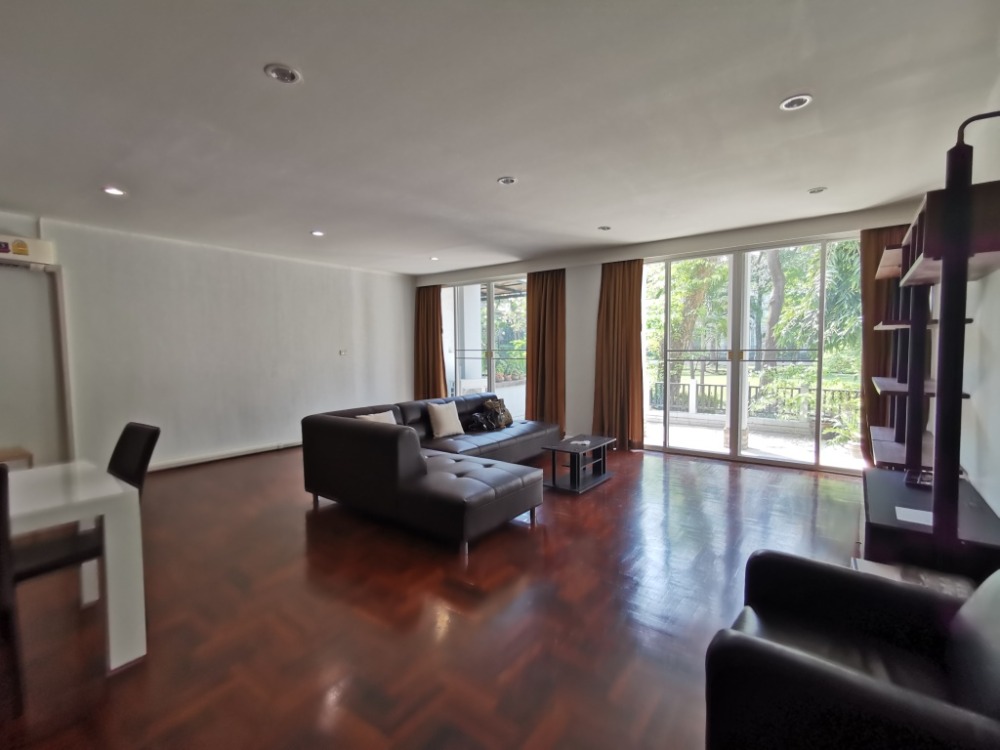 ให้เช่าทาวน์โฮมสะพานควาย จตุจักร : ให้เช่าทาวน์เฮ้าส์รักษาความปลอดภัย 24 ชั่วโมง ขนาด 3 ชั้น 4 ห้องนอน 5 ห้องน้ำ พื้นที่กว่า 350 ตารางเมตร เฟอร์นิเจอร์ครบ วิภาวดีรังสิต-รัชดาภิเษก