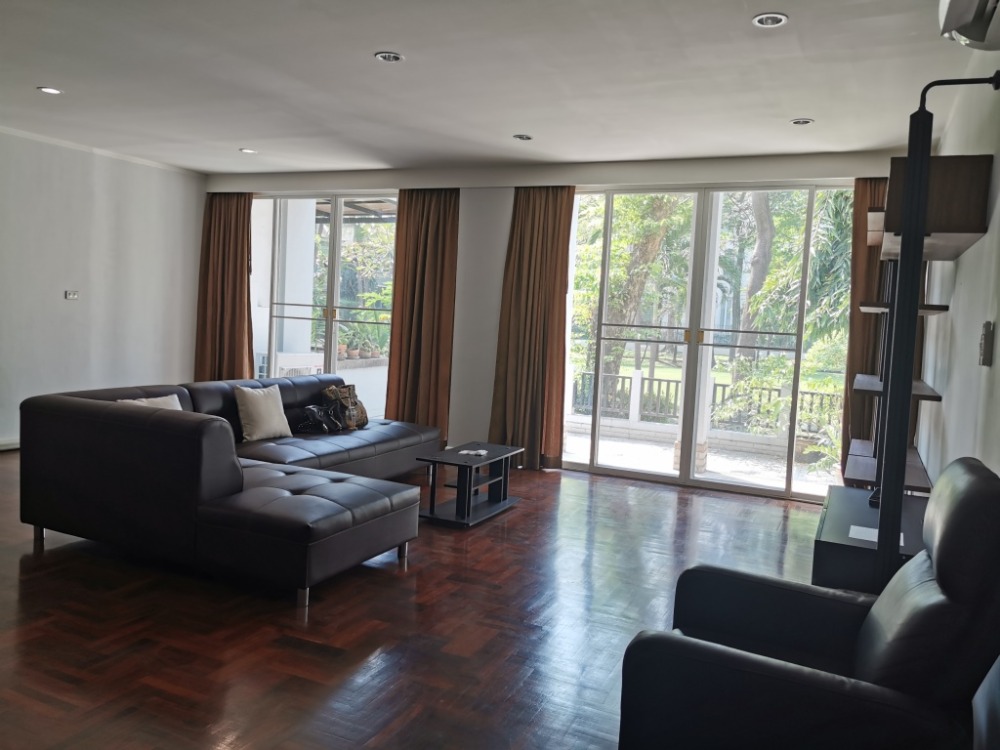 ให้เช่าทาวน์โฮมสะพานควาย จตุจักร : ให้เช่าทาวน์เฮ้าส์รักษาความปลอดภัย 24 ชั่วโมง ขนาด 3 ชั้น 4 ห้องนอน 5 ห้องน้ำ พื้นที่กว่า 350 ตารางเมตร เฟอร์นิเจอร์ครบ วิภาวดีรังสิต-รัชดาภิเษก