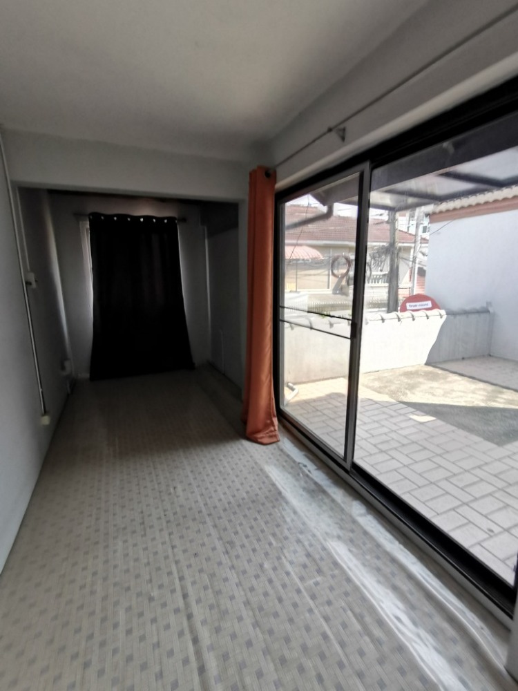 ให้เช่าทาวน์โฮมสะพานควาย จตุจักร : ให้เช่าทาวน์เฮ้าส์รักษาความปลอดภัย 24 ชั่วโมง ขนาด 3 ชั้น 4 ห้องนอน 5 ห้องน้ำ พื้นที่กว่า 350 ตารางเมตร เฟอร์นิเจอร์ครบ วิภาวดีรังสิต-รัชดาภิเษก