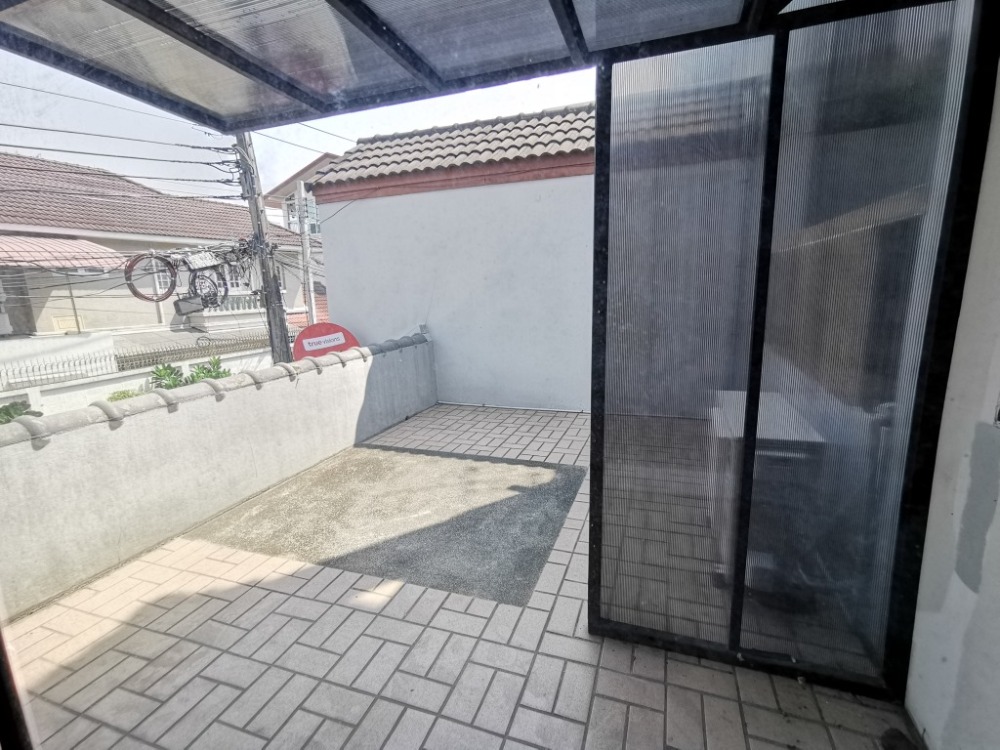 ให้เช่าทาวน์โฮมสะพานควาย จตุจักร : ให้เช่าทาวน์เฮ้าส์รักษาความปลอดภัย 24 ชั่วโมง ขนาด 3 ชั้น 4 ห้องนอน 5 ห้องน้ำ พื้นที่กว่า 350 ตารางเมตร เฟอร์นิเจอร์ครบ วิภาวดีรังสิต-รัชดาภิเษก