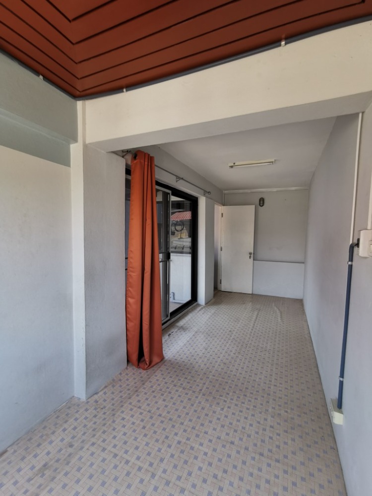 ให้เช่าทาวน์โฮมสะพานควาย จตุจักร : ให้เช่าทาวน์เฮ้าส์รักษาความปลอดภัย 24 ชั่วโมง ขนาด 3 ชั้น 4 ห้องนอน 5 ห้องน้ำ พื้นที่กว่า 350 ตารางเมตร เฟอร์นิเจอร์ครบ วิภาวดีรังสิต-รัชดาภิเษก