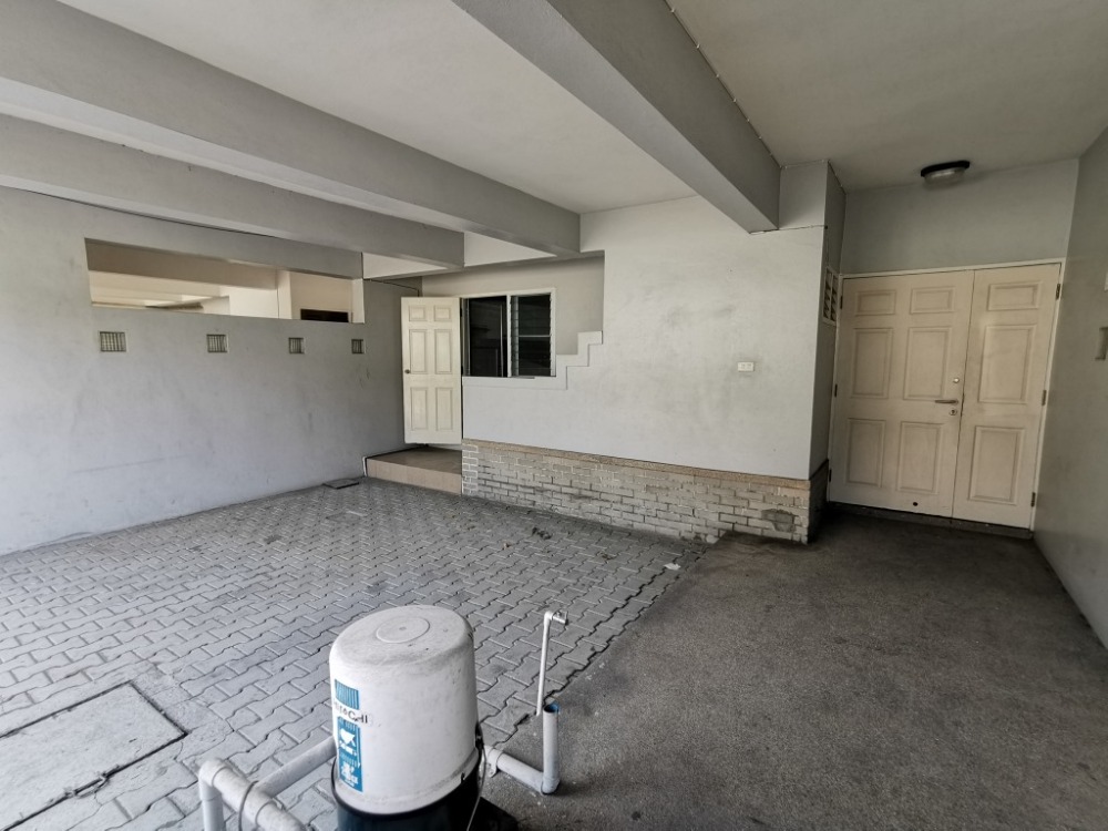 ให้เช่าทาวน์โฮมสะพานควาย จตุจักร : ให้เช่าทาวน์เฮ้าส์รักษาความปลอดภัย 24 ชั่วโมง ขนาด 3 ชั้น 4 ห้องนอน 5 ห้องน้ำ พื้นที่กว่า 350 ตารางเมตร เฟอร์นิเจอร์ครบ วิภาวดีรังสิต-รัชดาภิเษก