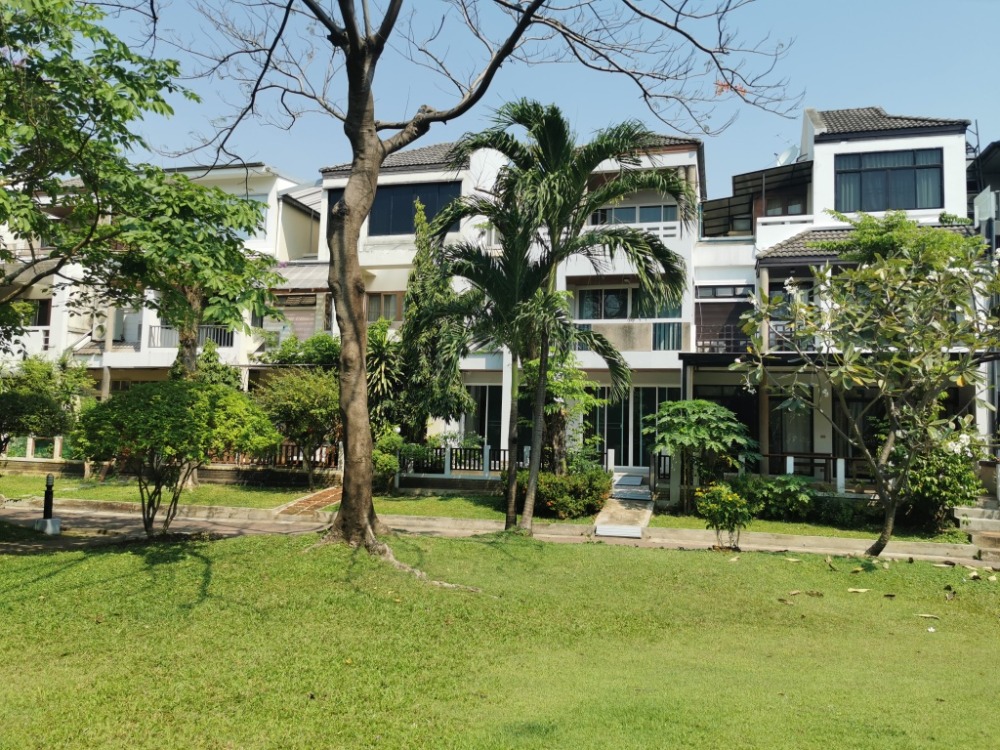 ให้เช่าทาวน์โฮมสะพานควาย จตุจักร : ให้เช่าทาวน์เฮ้าส์รักษาความปลอดภัย 24 ชั่วโมง ขนาด 3 ชั้น 4 ห้องนอน 5 ห้องน้ำ พื้นที่กว่า 350 ตารางเมตร เฟอร์นิเจอร์ครบ วิภาวดีรังสิต-รัชดาภิเษก