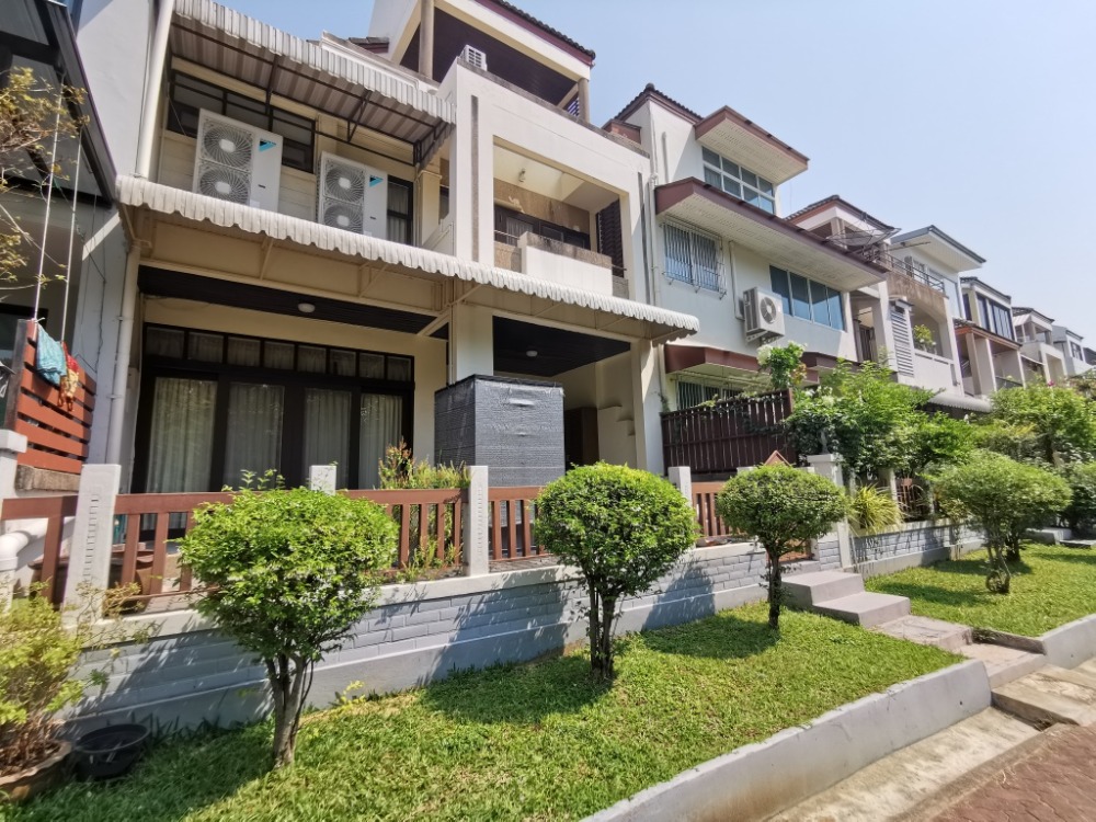 ให้เช่าทาวน์โฮมสะพานควาย จตุจักร : ให้เช่าทาวน์เฮ้าส์รักษาความปลอดภัย 24 ชั่วโมง ขนาด 3 ชั้น 4 ห้องนอน 5 ห้องน้ำ พื้นที่กว่า 350 ตารางเมตร เฟอร์นิเจอร์ครบ วิภาวดีรังสิต-รัชดาภิเษก