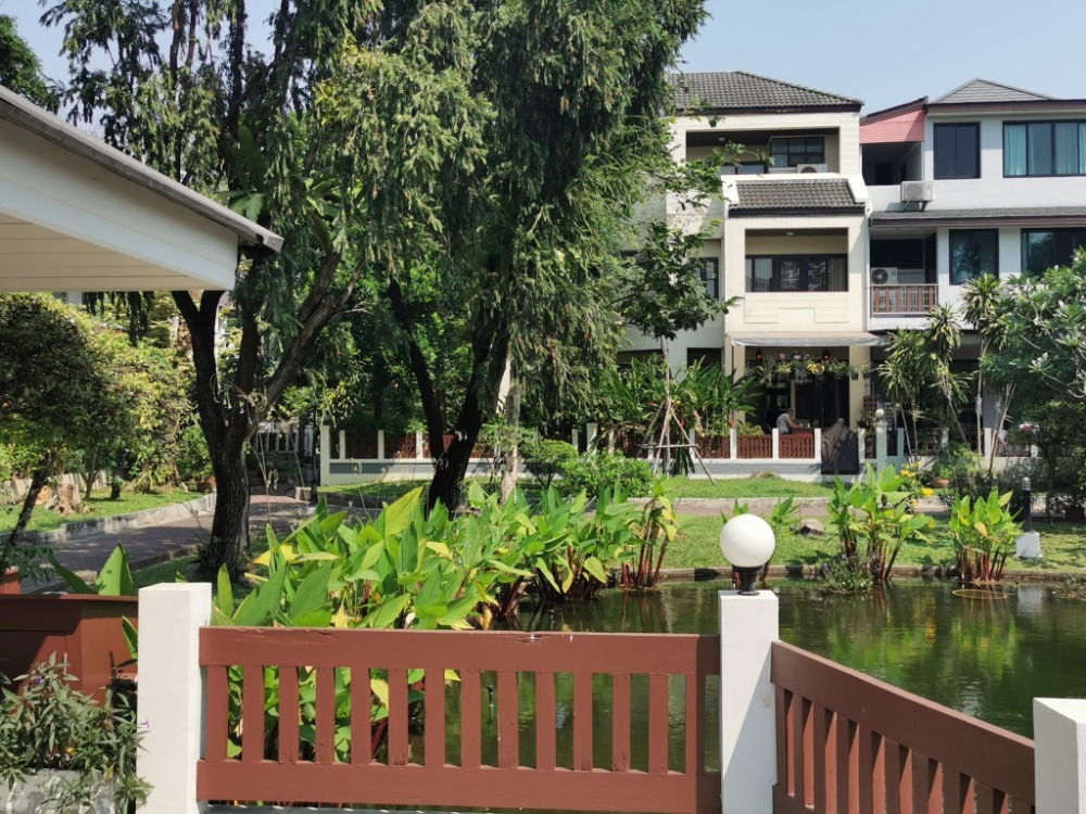 ให้เช่าทาวน์โฮมสะพานควาย จตุจักร : ให้เช่าทาวน์เฮ้าส์รักษาความปลอดภัย 24 ชั่วโมง ขนาด 3 ชั้น 4 ห้องนอน 5 ห้องน้ำ พื้นที่กว่า 350 ตารางเมตร เฟอร์นิเจอร์ครบ วิภาวดีรังสิต-รัชดาภิเษก