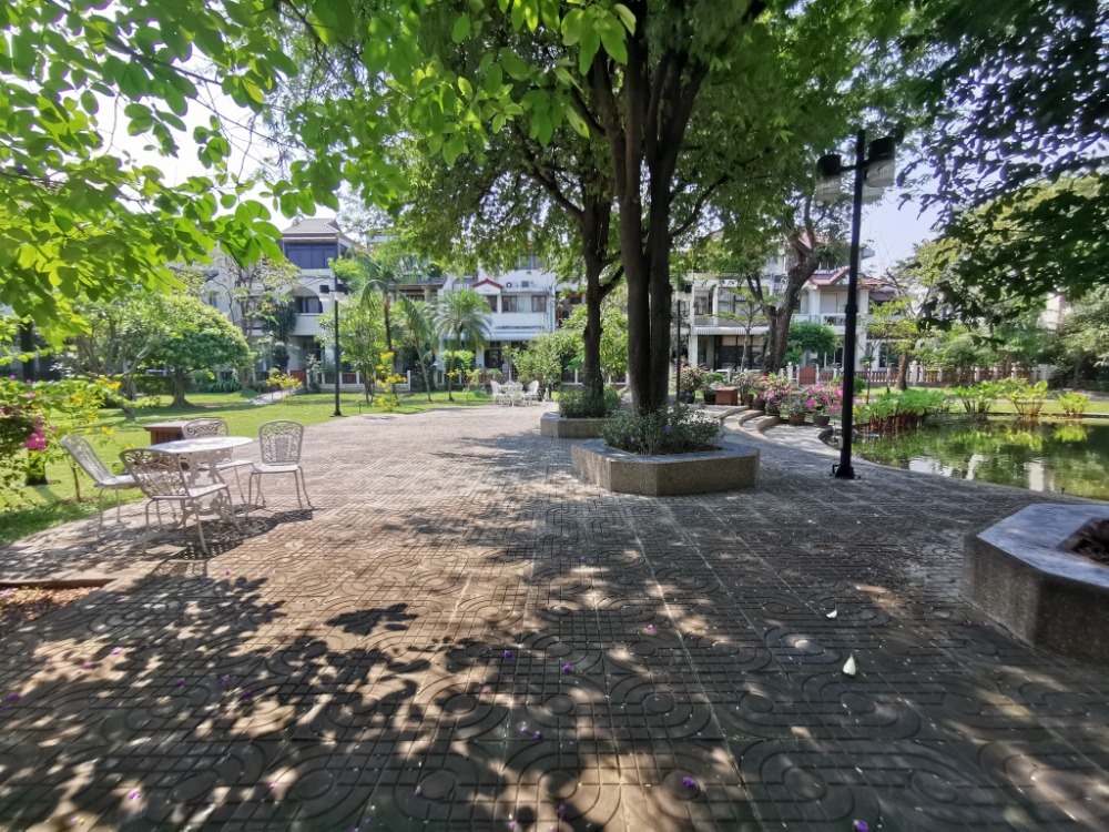 ให้เช่าทาวน์โฮมสะพานควาย จตุจักร : ให้เช่าทาวน์เฮ้าส์รักษาความปลอดภัย 24 ชั่วโมง ขนาด 3 ชั้น 4 ห้องนอน 5 ห้องน้ำ พื้นที่กว่า 350 ตารางเมตร เฟอร์นิเจอร์ครบ วิภาวดีรังสิต-รัชดาภิเษก