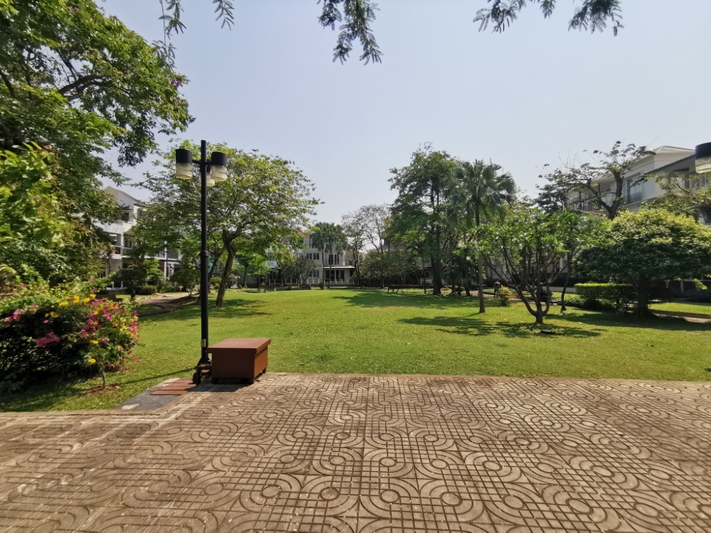 ให้เช่าทาวน์โฮมสะพานควาย จตุจักร : ให้เช่าทาวน์เฮ้าส์รักษาความปลอดภัย 24 ชั่วโมง ขนาด 3 ชั้น 4 ห้องนอน 5 ห้องน้ำ พื้นที่กว่า 350 ตารางเมตร เฟอร์นิเจอร์ครบ วิภาวดีรังสิต-รัชดาภิเษก