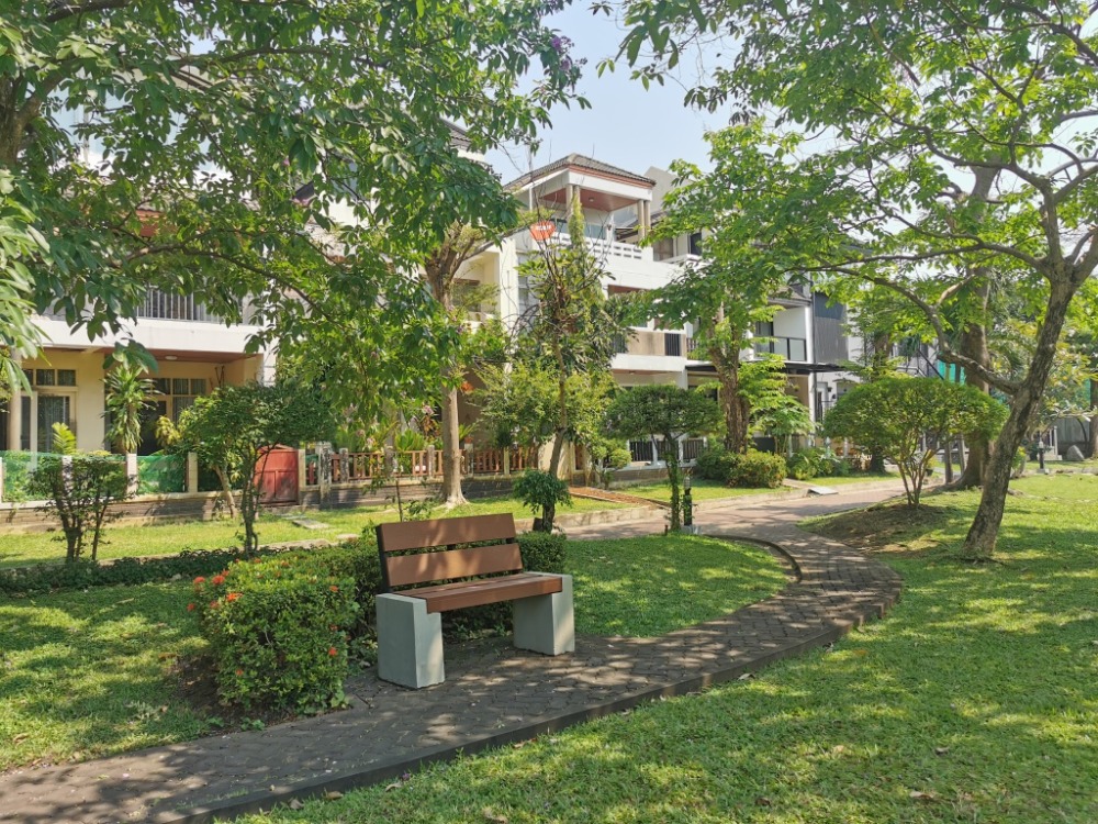 ให้เช่าทาวน์โฮมสะพานควาย จตุจักร : ให้เช่าทาวน์เฮ้าส์รักษาความปลอดภัย 24 ชั่วโมง ขนาด 3 ชั้น 4 ห้องนอน 5 ห้องน้ำ พื้นที่กว่า 350 ตารางเมตร เฟอร์นิเจอร์ครบ วิภาวดีรังสิต-รัชดาภิเษก