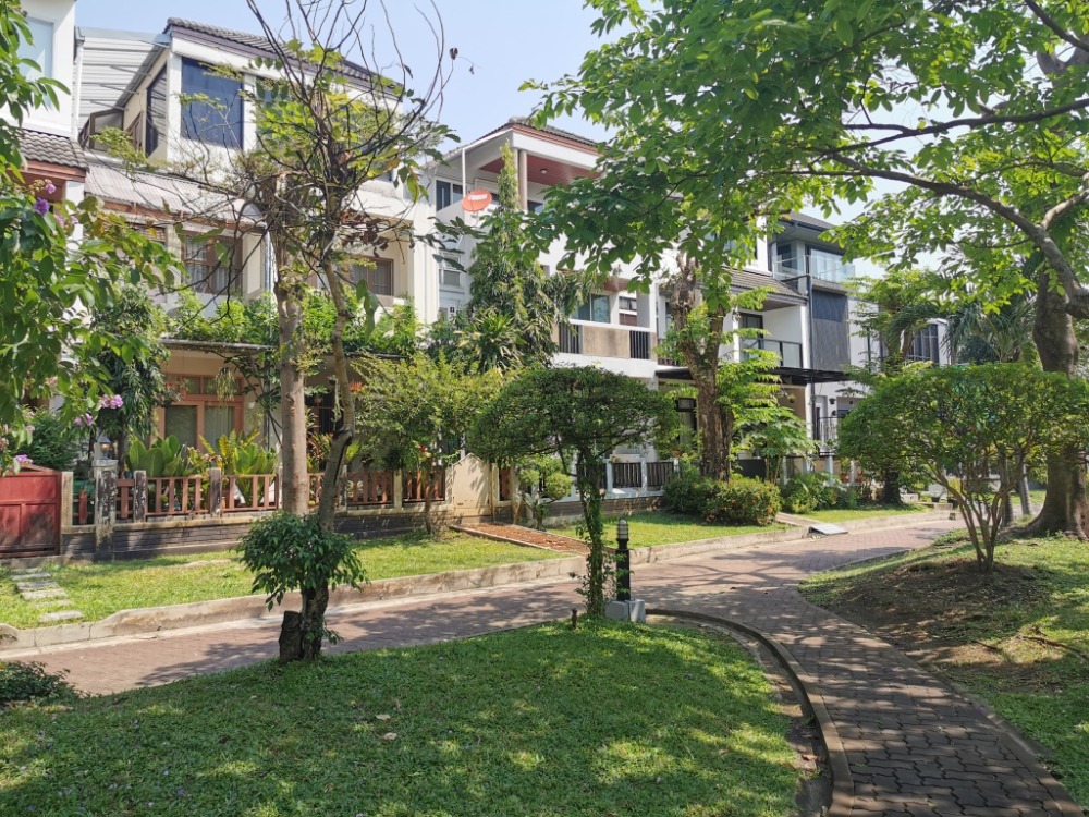 ให้เช่าทาวน์โฮมสะพานควาย จตุจักร : ให้เช่าทาวน์เฮ้าส์รักษาความปลอดภัย 24 ชั่วโมง ขนาด 3 ชั้น 4 ห้องนอน 5 ห้องน้ำ พื้นที่กว่า 350 ตารางเมตร เฟอร์นิเจอร์ครบ วิภาวดีรังสิต-รัชดาภิเษก