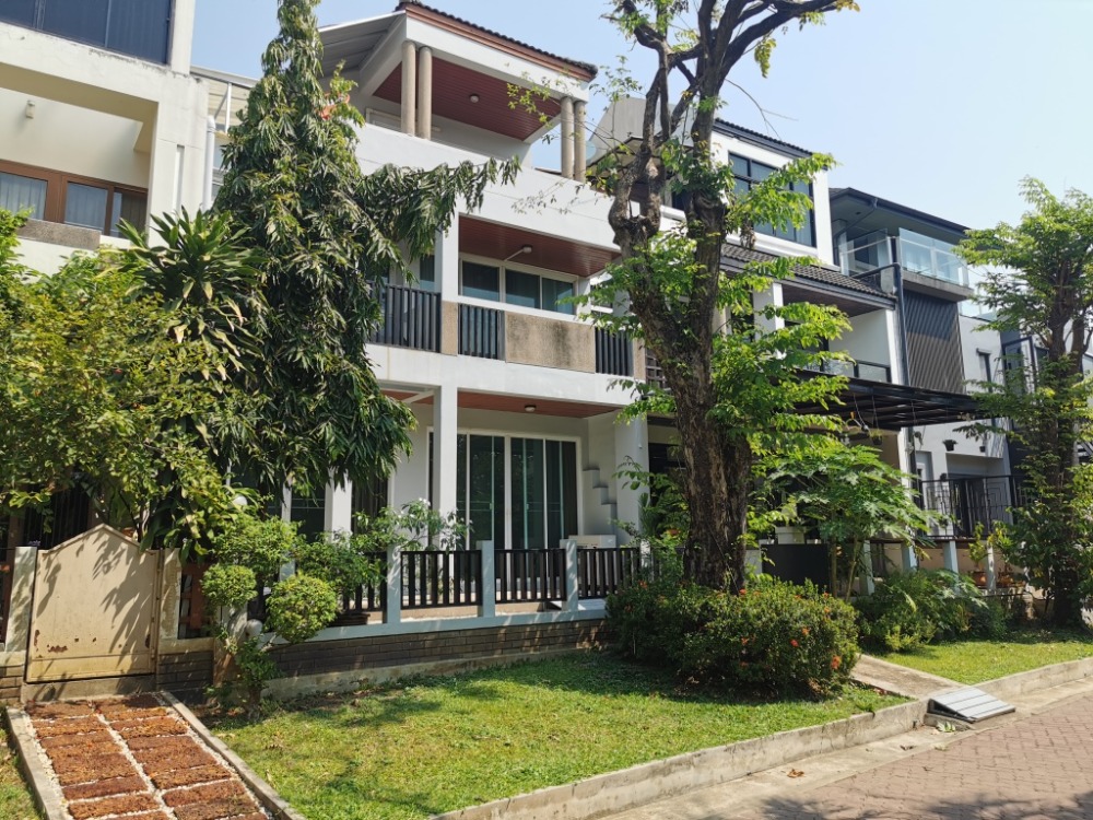 ให้เช่าทาวน์โฮมสะพานควาย จตุจักร : ให้เช่าทาวน์เฮ้าส์รักษาความปลอดภัย 24 ชั่วโมง ขนาด 3 ชั้น 4 ห้องนอน 5 ห้องน้ำ พื้นที่กว่า 350 ตารางเมตร เฟอร์นิเจอร์ครบ วิภาวดีรังสิต-รัชดาภิเษก