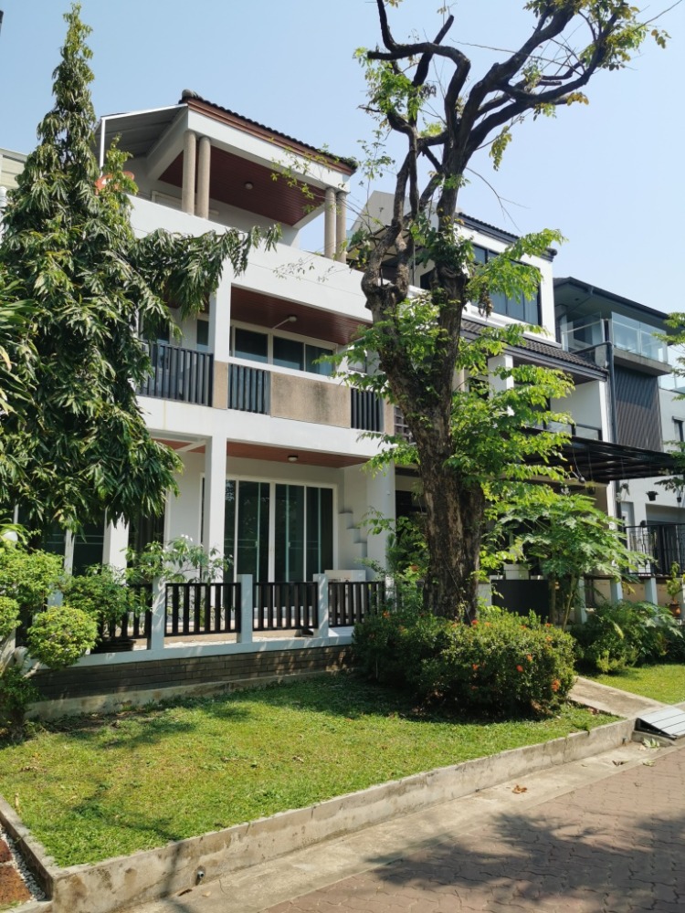 ให้เช่าทาวน์โฮมสะพานควาย จตุจักร : ให้เช่าทาวน์เฮ้าส์รักษาความปลอดภัย 24 ชั่วโมง ขนาด 3 ชั้น 4 ห้องนอน 5 ห้องน้ำ พื้นที่กว่า 350 ตารางเมตร เฟอร์นิเจอร์ครบ วิภาวดีรังสิต-รัชดาภิเษก