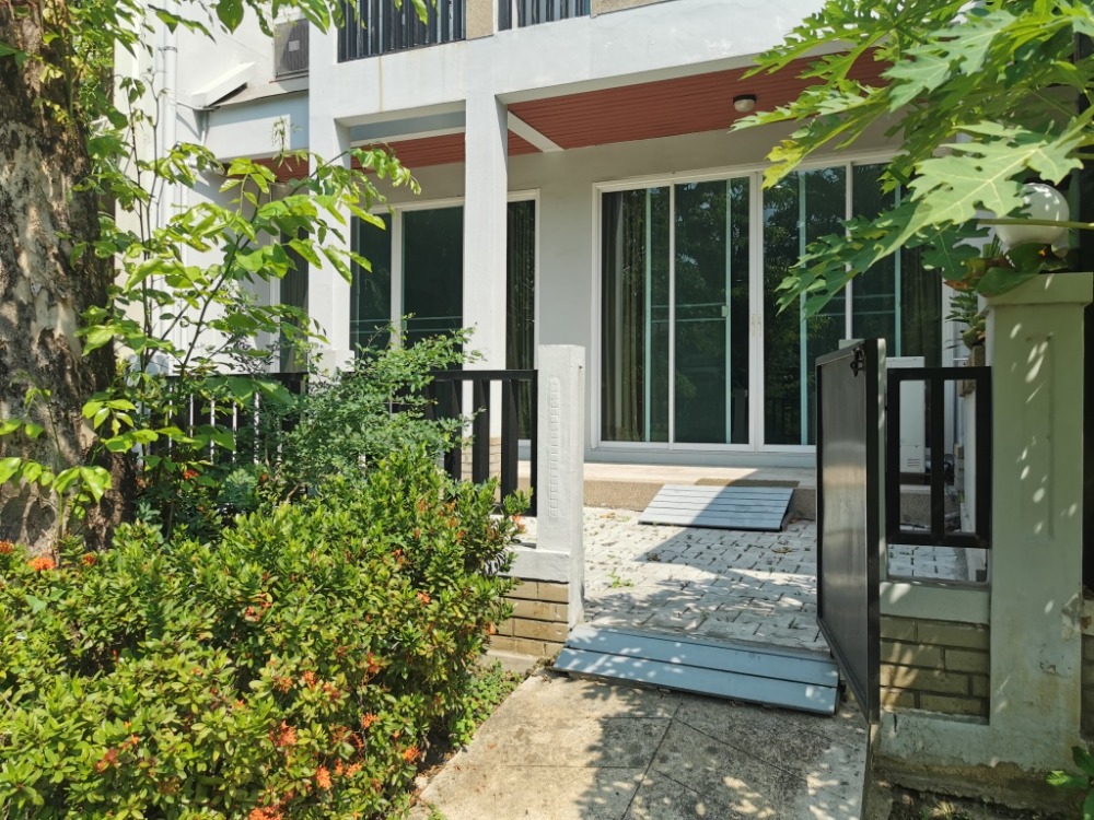 ให้เช่าทาวน์โฮมสะพานควาย จตุจักร : ให้เช่าทาวน์เฮ้าส์รักษาความปลอดภัย 24 ชั่วโมง ขนาด 3 ชั้น 4 ห้องนอน 5 ห้องน้ำ พื้นที่กว่า 350 ตารางเมตร เฟอร์นิเจอร์ครบ วิภาวดีรังสิต-รัชดาภิเษก