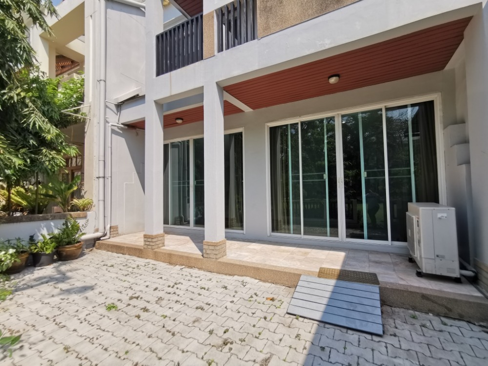 ให้เช่าทาวน์โฮมสะพานควาย จตุจักร : ให้เช่าทาวน์เฮ้าส์รักษาความปลอดภัย 24 ชั่วโมง ขนาด 3 ชั้น 4 ห้องนอน 5 ห้องน้ำ พื้นที่กว่า 350 ตารางเมตร เฟอร์นิเจอร์ครบ วิภาวดีรังสิต-รัชดาภิเษก