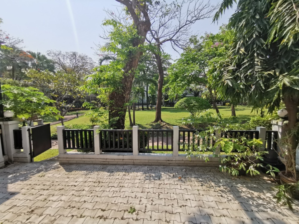 ให้เช่าทาวน์โฮมสะพานควาย จตุจักร : ให้เช่าทาวน์เฮ้าส์รักษาความปลอดภัย 24 ชั่วโมง ขนาด 3 ชั้น 4 ห้องนอน 5 ห้องน้ำ พื้นที่กว่า 350 ตารางเมตร เฟอร์นิเจอร์ครบ วิภาวดีรังสิต-รัชดาภิเษก