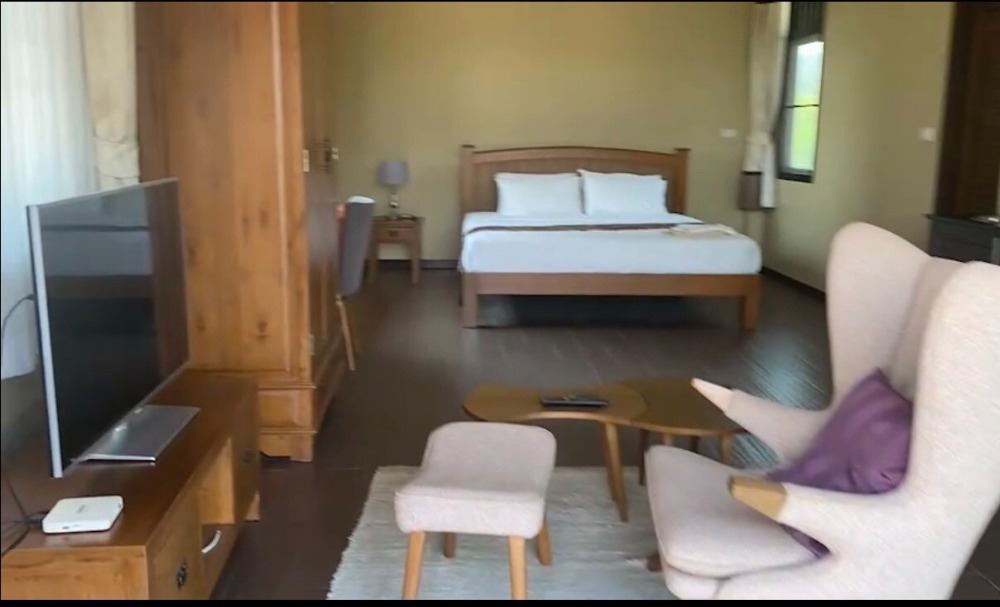 ขายที่ดินศรีราชา แหลมฉบัง บ้านบึง : For sale land and house with bangpra lake view (s03-1653)