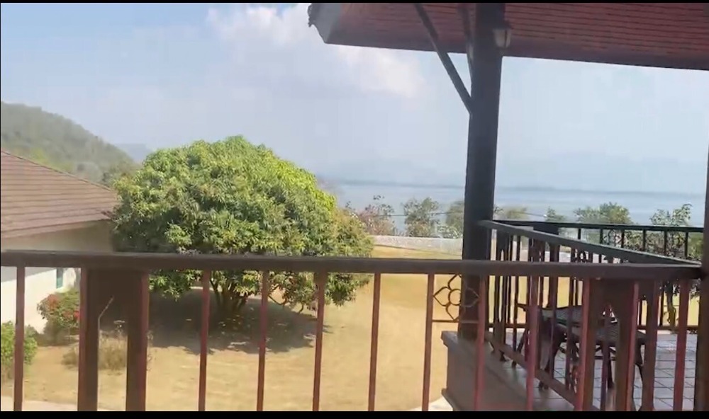 ขายที่ดินศรีราชา แหลมฉบัง บ้านบึง : For sale land and house with bangpra lake view (s03-1653)