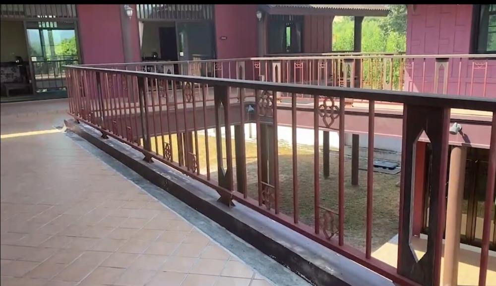 ขายที่ดินศรีราชา แหลมฉบัง บ้านบึง : For sale land and house with bangpra lake view (s03-1653)