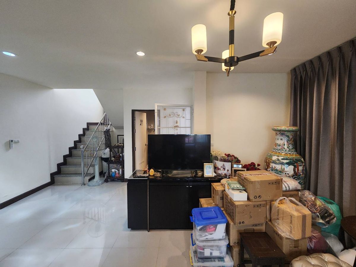 ให้เช่าบ้านนวมินทร์ รามอินทรา : ให้เช่าบ้านเดี่ยว เค.ซี.พาร์ควิลล์ 3 ใกล้ โรงเรียนนวมินทราชินูทิศ สตรีวิทยา 2 เพียง 10 นาที