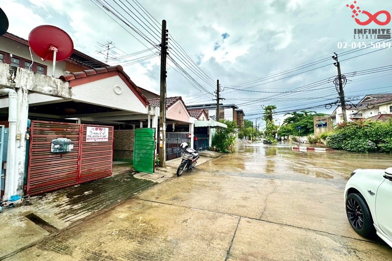 ขายทาวน์โฮมโชคชัย4 ลาดพร้าว71 : ขายทาวน์เฮาส์ 2 ชั้นครึ่ง หมู่บ้านสินสุข ซอยคู้บอน69