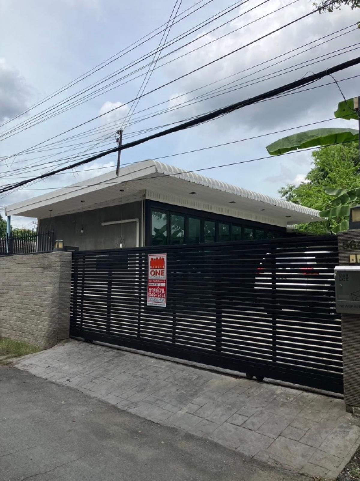 For SaleLandYothinpattana,CDC : 🌟 Beautiful land for sale, size 100 square wah, in the best location in Soi Yothin Phatthana 1! 🌟