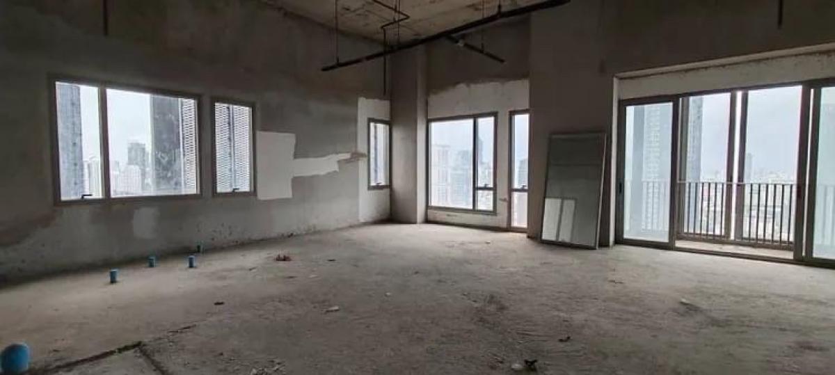 ขายคอนโดสุขุมวิท อโศก ทองหล่อ : เพนท์เฮ้าส์หายากในทองหล่อ ใกล้ BTS ชั้นสูง วิวเมืองเปิดโล่ง ห้องเปล่า พร้อมออกแบบเป็นบ้านหรูในแบบของคุณเอง