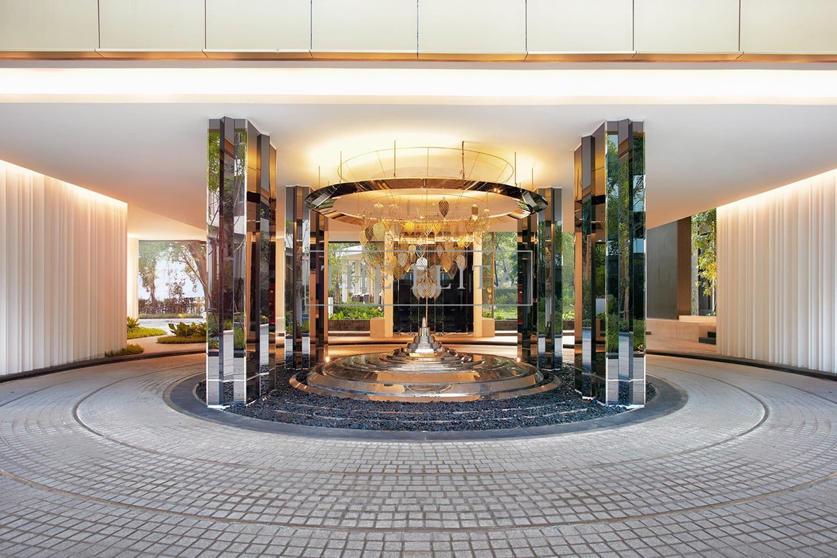 ให้เช่าคอนโดวิทยุ ชิดลม หลังสวน : ✨ ที่สุดของ Rooftop Facilities ในย่านเพลินจิต สระว่ายน้ำลอยฟ้าและ Sky Club ที่สวยที่สุดที่ Life One Wireless 🎉