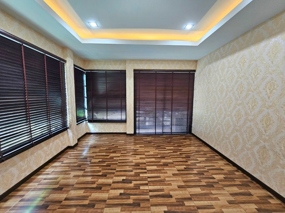 ขายบ้านแจ้งวัฒนะ เมืองทอง : ขาย บ้านเดี่ยว พร้อมอาคารออฟฟิศ ในหมู่บ้าน เศรษฐสิริ แจ้งวัฒนะ-ประชาชื่น 5 ห้องนอน Built-in ทั้งหลัง 118.7 ตร.ว. หน้าบ้านติดสวนส่วนกลาง ต.บ้านใหม่ อ.ปากเกร็ด จ.นนทบุรี