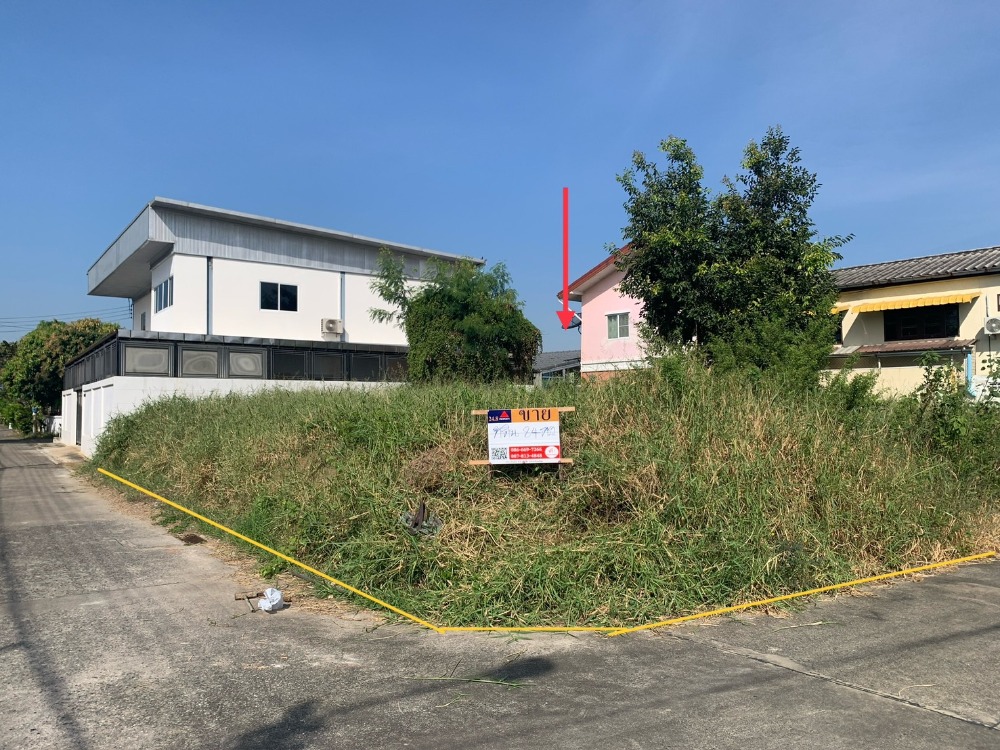 For SaleLandPhutthamonthon, Salaya : Beautiful land plot for sale, low price, high land, good environment, area 84 sq m., Dararasmi Village, Soi Krathum Lom 1, Phutthamonthon Sai 4. Corner plot with road access on 2 sides, suitable for residential or office use.